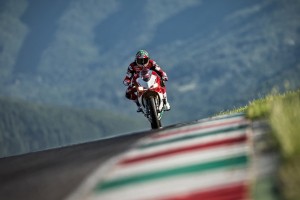 世界杯2026-森林狼狂胜雷霆，塔图姆在F1赛道接管比赛，竞技世界的平行叙事