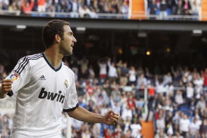 开云体育官网-76人冲垮雄鹿，武切维奇贡献制胜表现，费城战术革命悄然完成