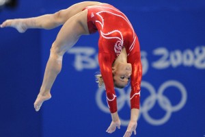 开云官网-奥运周期关键战之夜，西亚卡姆关键时刻站出来