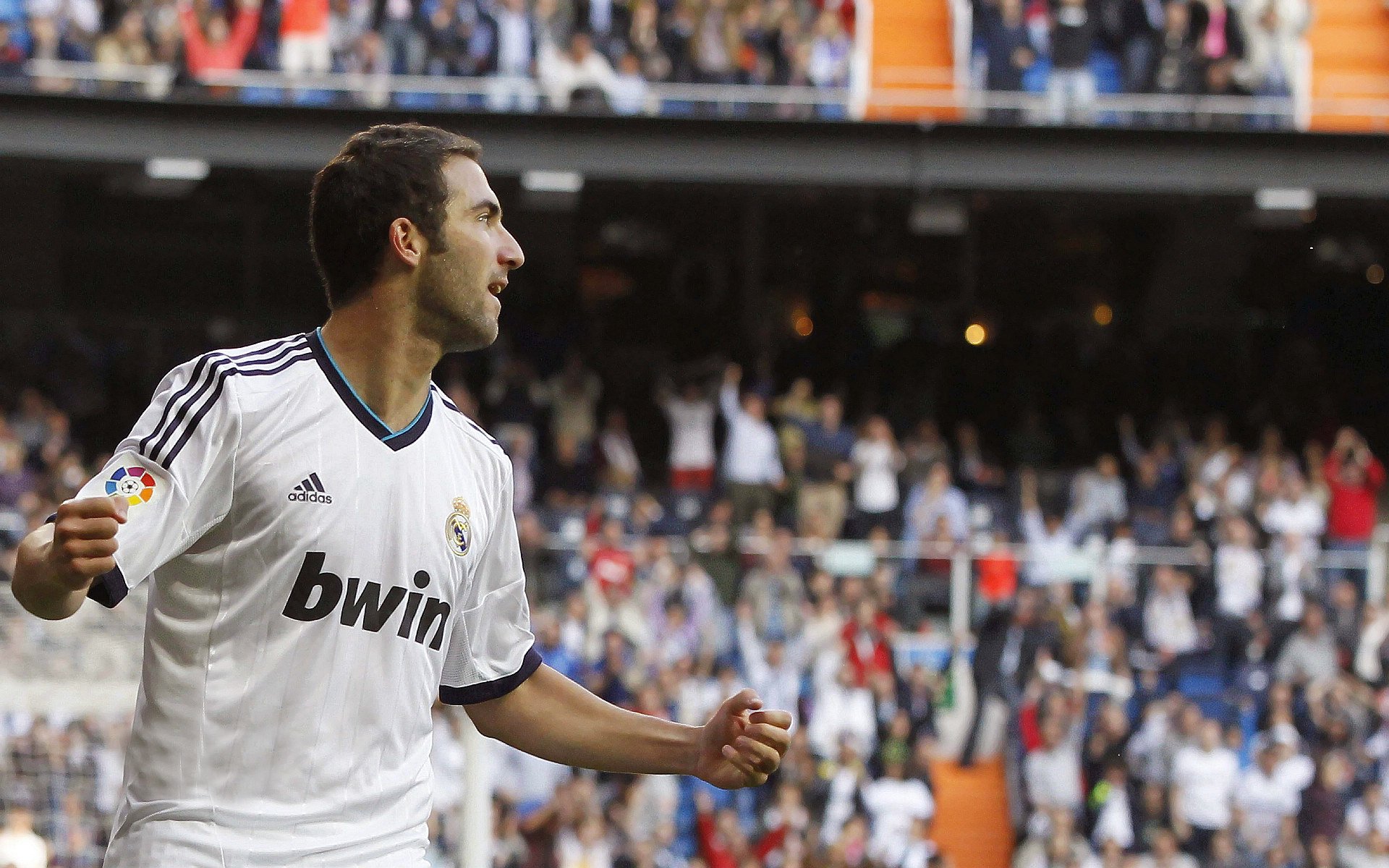 西甲国家德比之夜，莫兰特贡献制胜表现，当篮球天才误入足球圣殿